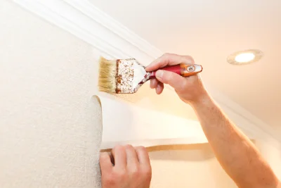 Pose de papier peint à San-Nicolao — revêtements muraux et toiles de verre